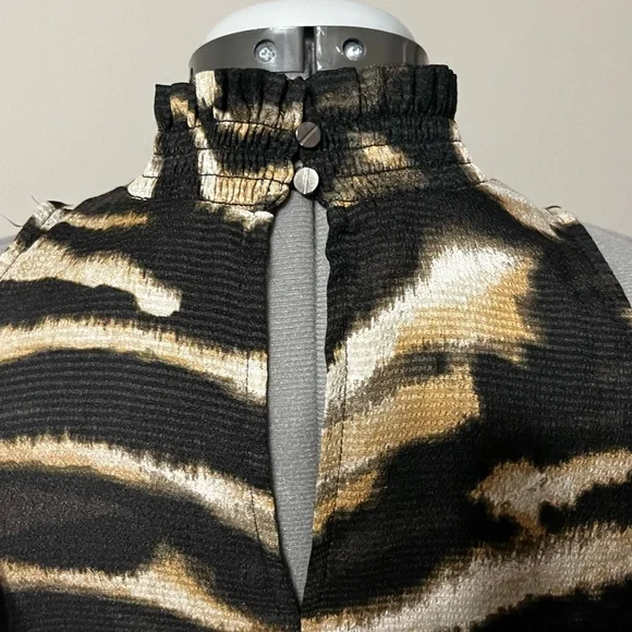 Sleeveless Turtleneck - Picture 6 of 10